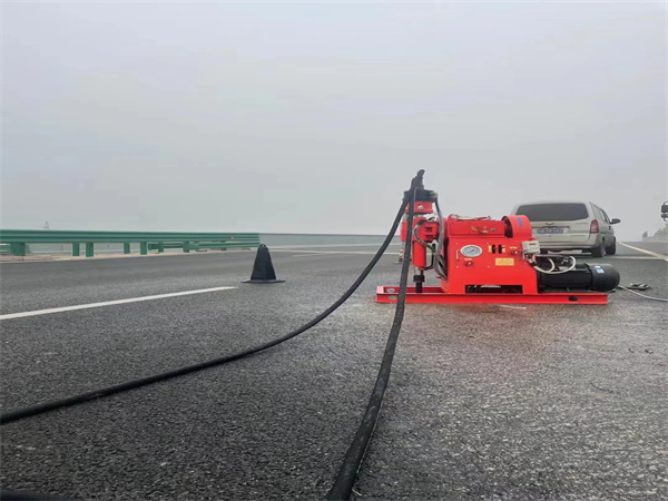 尼玛马路路基路面开裂下沉注浆加固灌浆